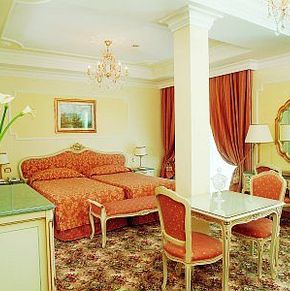 NearBy Hotel