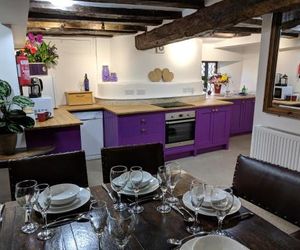 Cotswolds Valleys Accommodation - Medieval Hall - Exclusive use character three bedroom holiday apartment Stroud United Kingdom