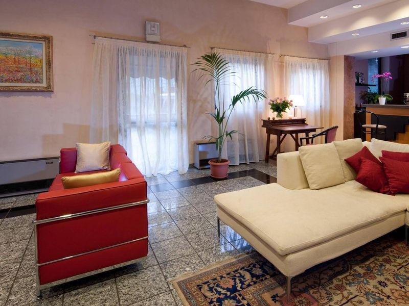 Hotel Photo 6
