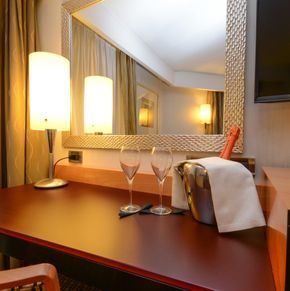 NearBy Hotel