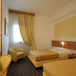 NearBy Hotel