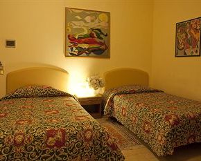 NearBy Hotel