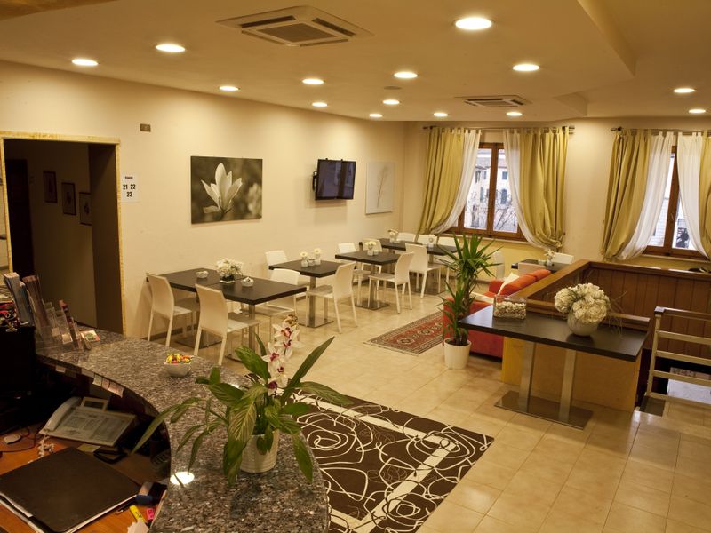 Hotel Photo 9