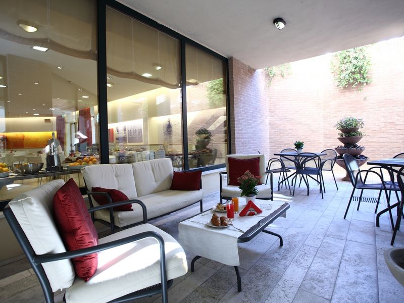 Hotel Photo 8