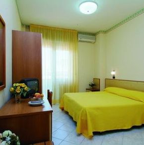 NearBy Hotel