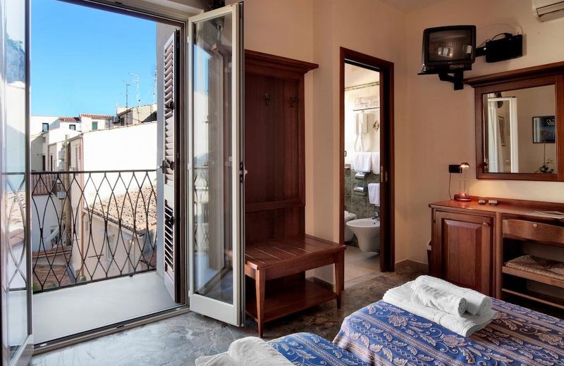 Hotel 3 Image 3
