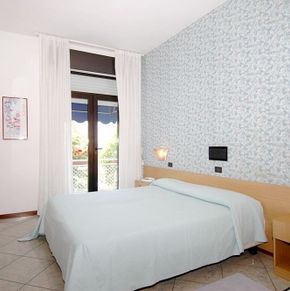 NearBy Hotel