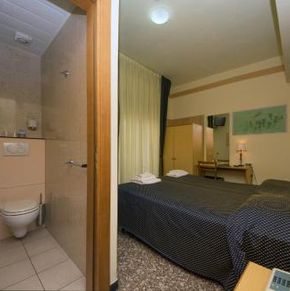 NearBy Hotel