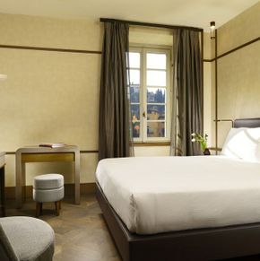 NearBy Hotel
