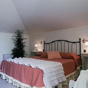 NearBy Hotel