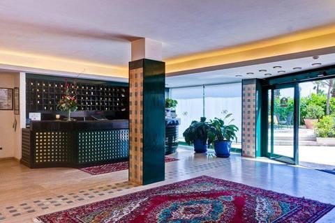 Hotel Photo 8