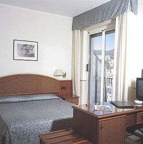 NearBy Hotel