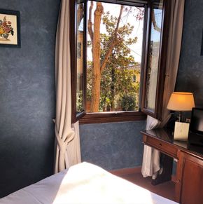 NearBy Hotel