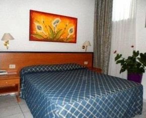 NearBy Hotel
