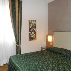 NearBy Hotel