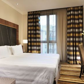 NearBy Hotel