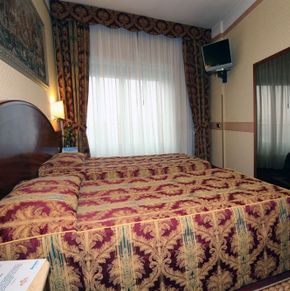 NearBy Hotel