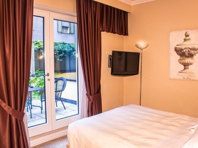 Hotel Photo 1