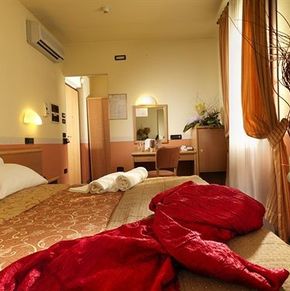 NearBy Hotel