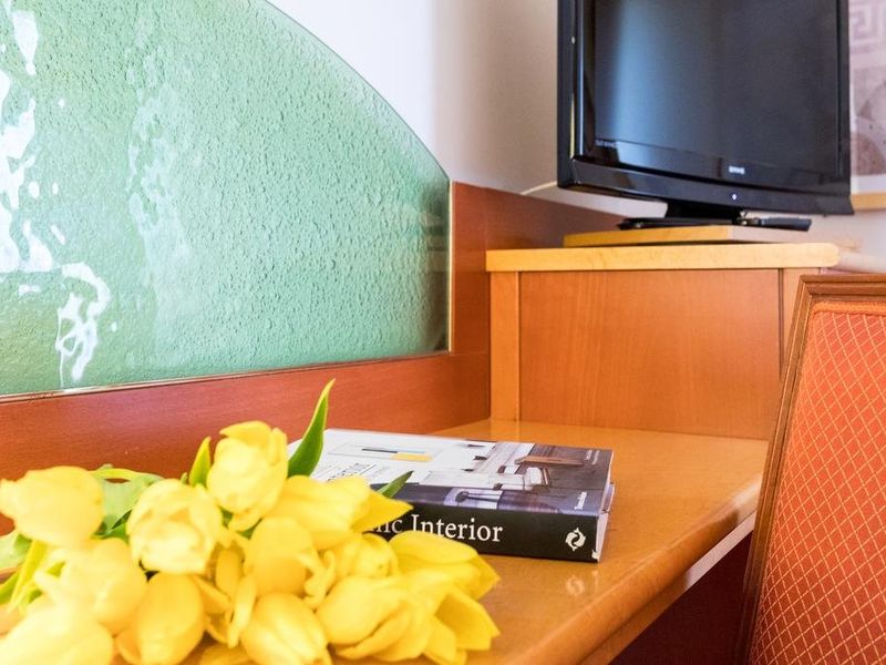 Hotel Photo 6