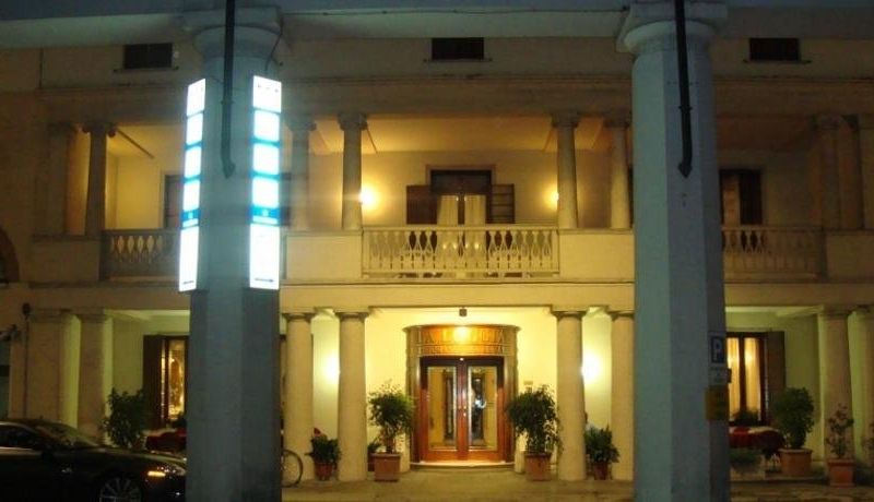 Hotel Photo 8