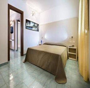 NearBy Hotel