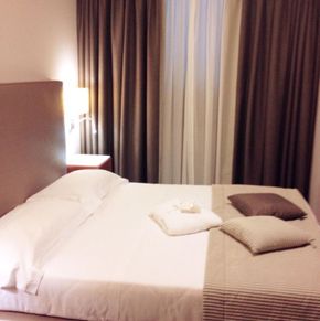 NearBy Hotel