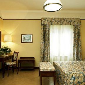 NearBy Hotel