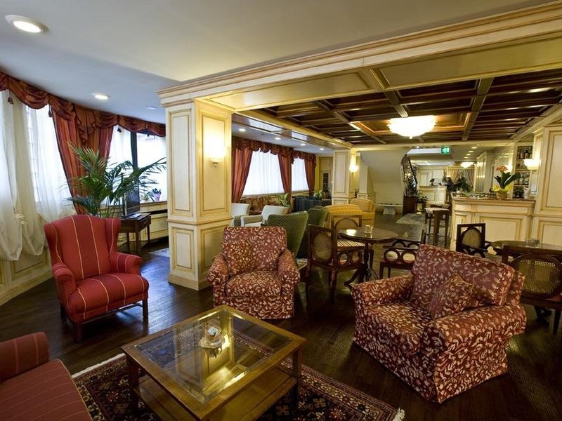 Hotel Photo 8