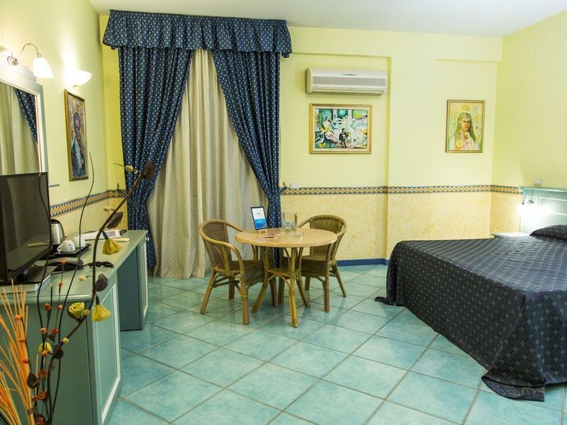 Hotel Photo 10