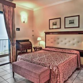 NearBy Hotel