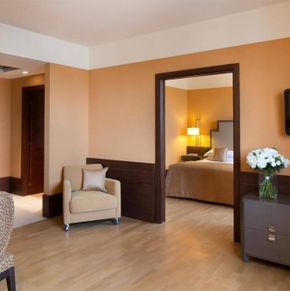 NearBy Hotel