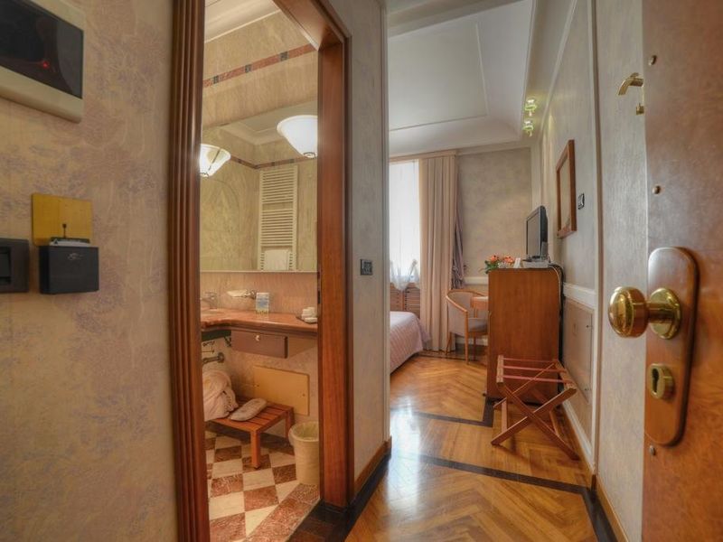Hotel Photo 9