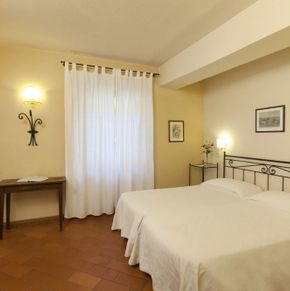 NearBy Hotel