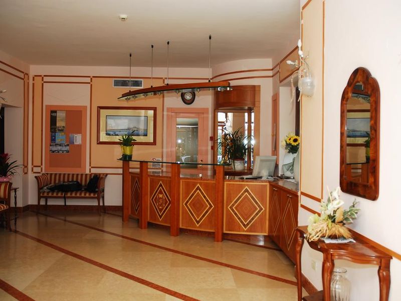 Hotel Photo 12