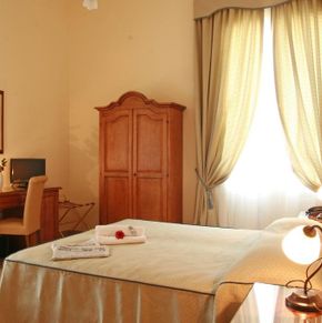 NearBy Hotel