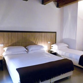 NearBy Hotel