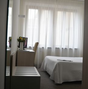NearBy Hotel