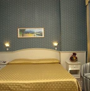 NearBy Hotel