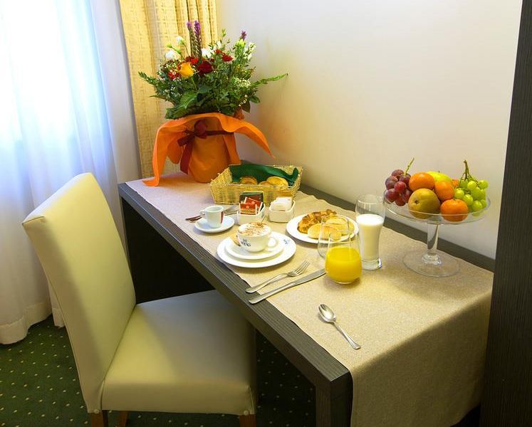Hotel Photo 12