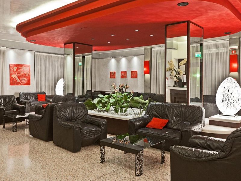 Hotel Photo 9