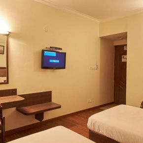 NearBy Hotel