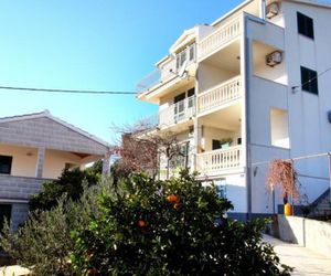 Apartments Nakir Slatine Croatia