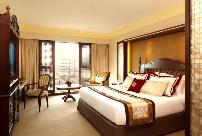 image of hotel The Manila Hotel