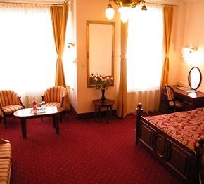 NearBy Hotel
