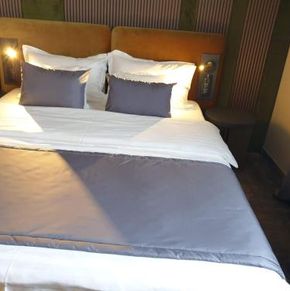 NearBy Hotel