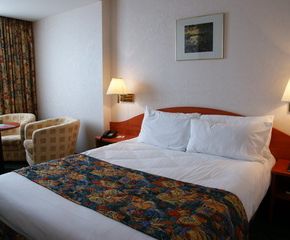 NearBy Hotel