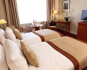 NearBy Hotel