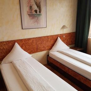 NearBy Hotel