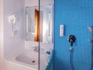 Best Western PLUS Centre Hotel  4*  (бывшая Октябрьская Лиговский корпус )